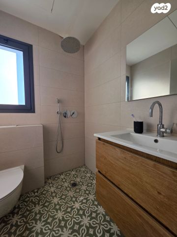 גג/ פנטהאוז, יש"ר מקנדיאה 24, שפירא, תל אביב יפו