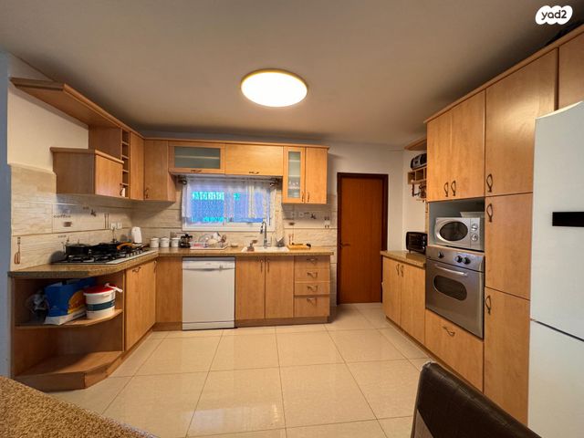 דירת גן, יהודה, אריאל