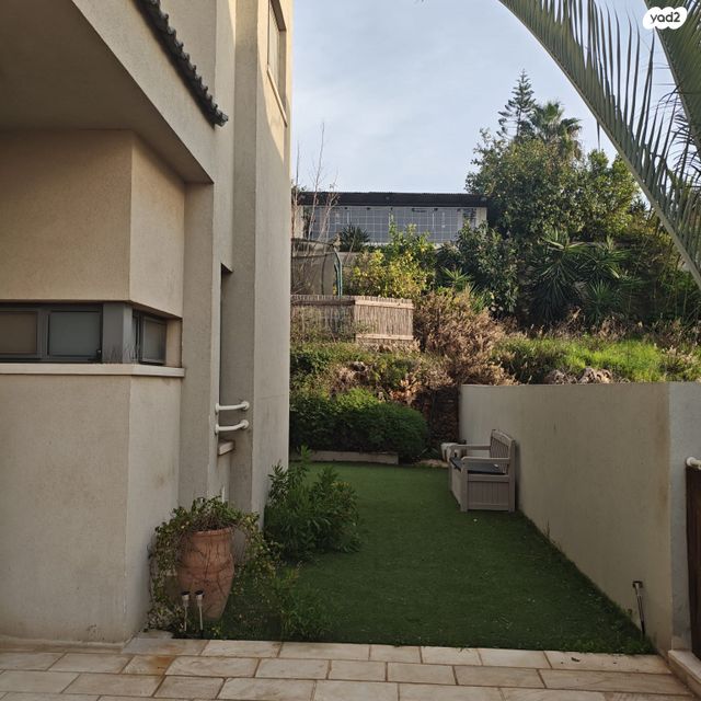 דו משפחתי, בית אריה / עופרים