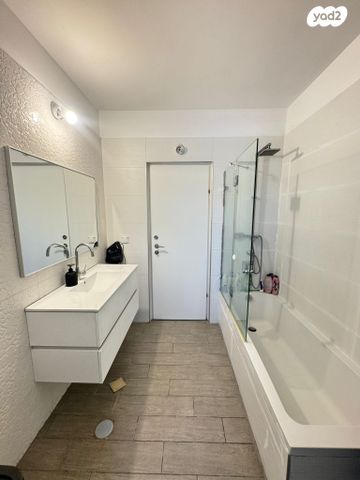 דירה, מרים מזרחי, שעריים, רחובות