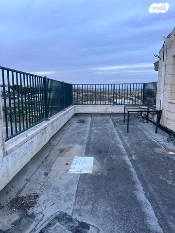 דופלקס, אדם - גבע בנימין