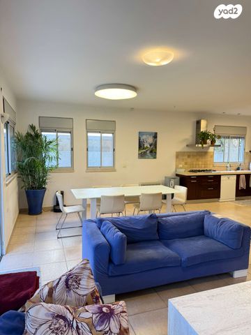 דו משפחתי, אלון, רמת השרון