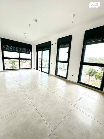 דירה, שדרות בגין, שיכון א, כפר יונה