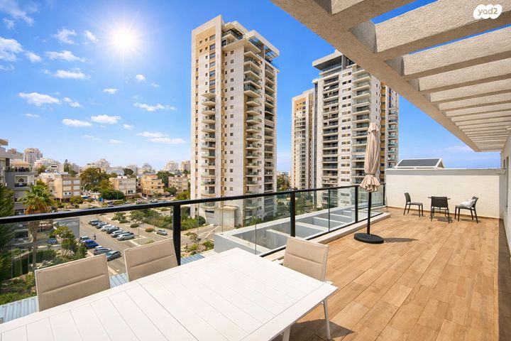 גג/ פנטהאוז, ישראל זנגוויל 45, צפון מזרח מרכז העיר, נתניה