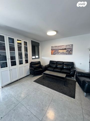 דירה, מרים מזרחי, שעריים, רחובות