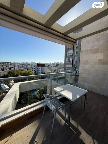 גג/ פנטהאוז, שכונת בן גוריון, מרכז העיר ג', רמת גן