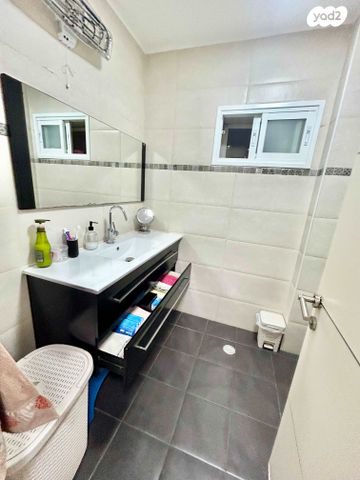 דירה, אלכסנדר רובוביץ', ארמון הנציב, תלפיות מזרח, ירושלים