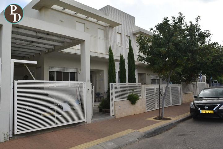 דו משפחתי, פרדסיה, פרדסיה