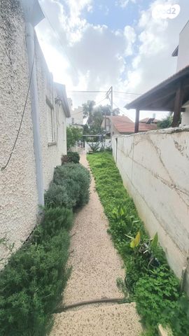 דו משפחתי, חיים אורבך, אפרים, רחובות