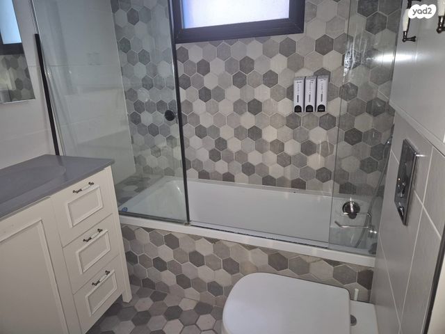 דו משפחתי, לודיוב, נווה גן, פתח תקווה