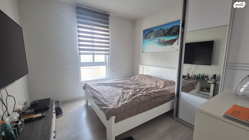 דו משפחתי, אורנית, אורנית