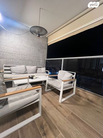 דירה, אהוד מנור, נאות אפק, אפקה, קרית ביאליק