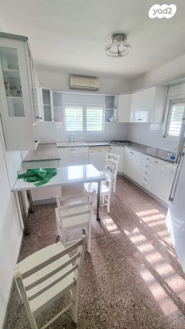 דו משפחתי, חיים אורבך, אפרים, רחובות