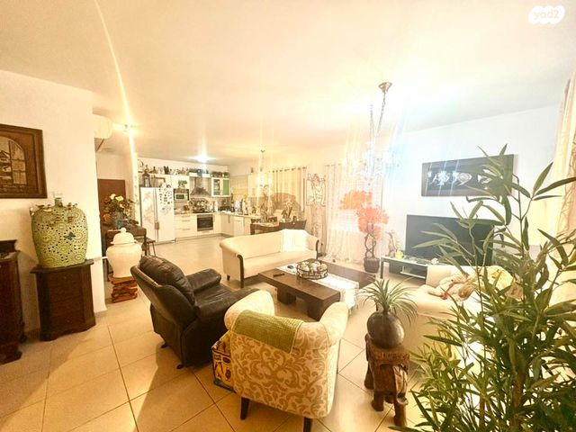 דירה, השר שטרית, קרית חיים מזרחית, חיפה