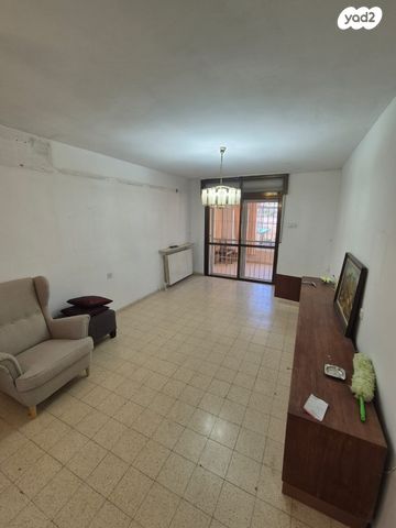 לאה גולדברג 