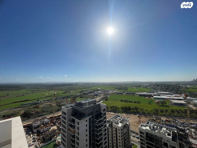 גג/ פנטהאוז, נופי בן שמן, לוד