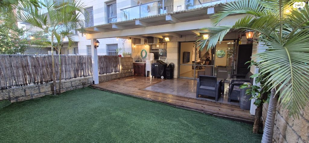 דירת גן, כפר סבא