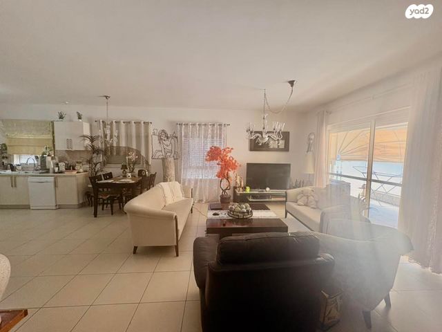 דירה, השר שטרית, קרית חיים מזרחית, חיפה