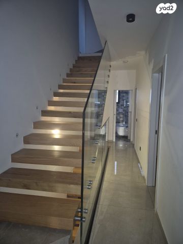 דו משפחתי, לודיוב, נווה גן, פתח תקווה