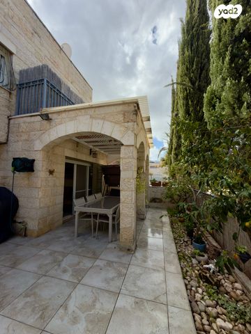 דו משפחתי, אבני חן, מודיעין מכבים רעות