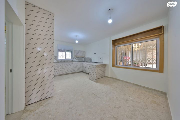 דו משפחתי, בעל שם טוב, מרכז העיר, קרית אתא