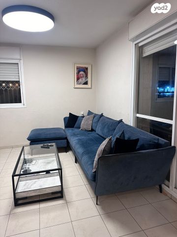 דופלקס, אדם - גבע בנימין