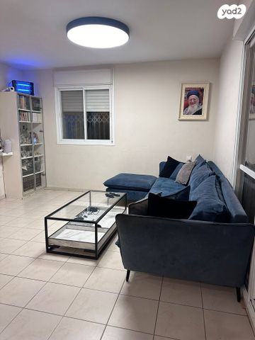 דופלקס, אדם - גבע בנימין