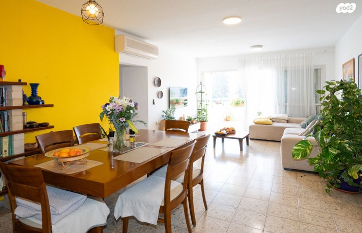 דירה, מלכי יהודה, הרצליה הירוקה, נווה עובד, הרצליה