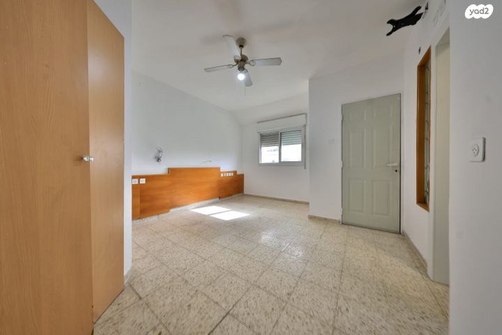 דו משפחתי, בעל שם טוב, מרכז העיר, קרית אתא