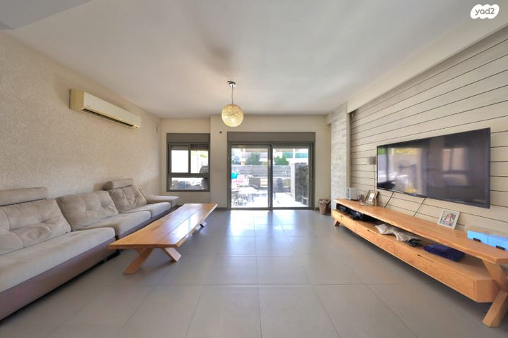 דירת גן, גבעת הרקפות, גבעת תל חי, קרית אתא