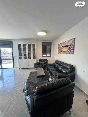 דירה, מרים מזרחי, שעריים, רחובות