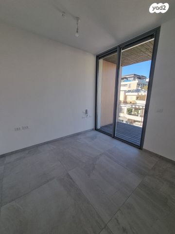 דירה, אלון, רמת השרון