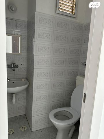 דירה, החסידה, חדרה