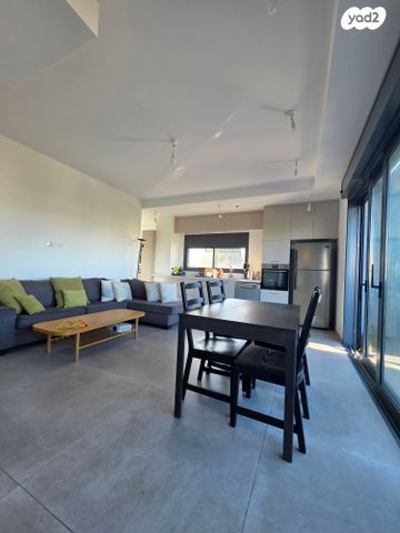 גג/ פנטהאוז, יש"ר מקנדיאה 24, שפירא, תל אביב יפו