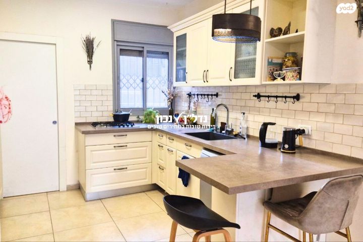 דירת גן, מודיעין מכבים רעות