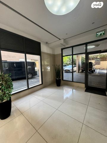 דירה, מרים מזרחי, שעריים, רחובות