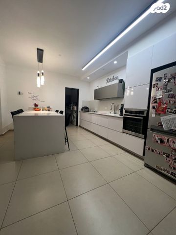 דירה, אהוד מנור, נאות אפק, אפקה, קרית ביאליק