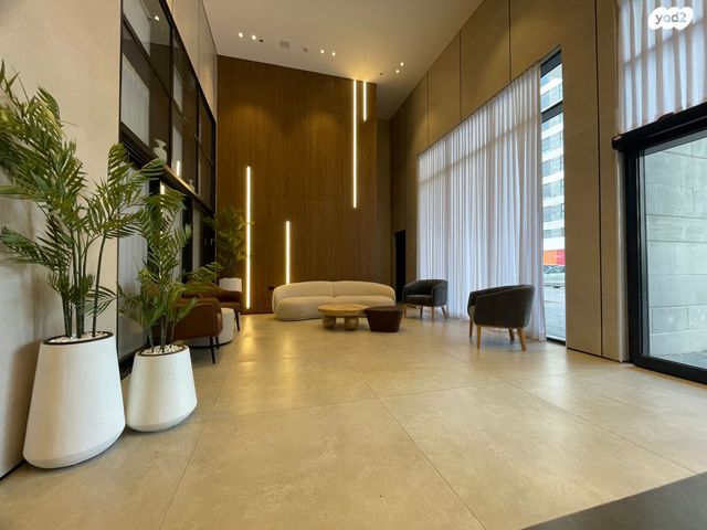 גג/ פנטהאוז, נופי בן שמן, לוד