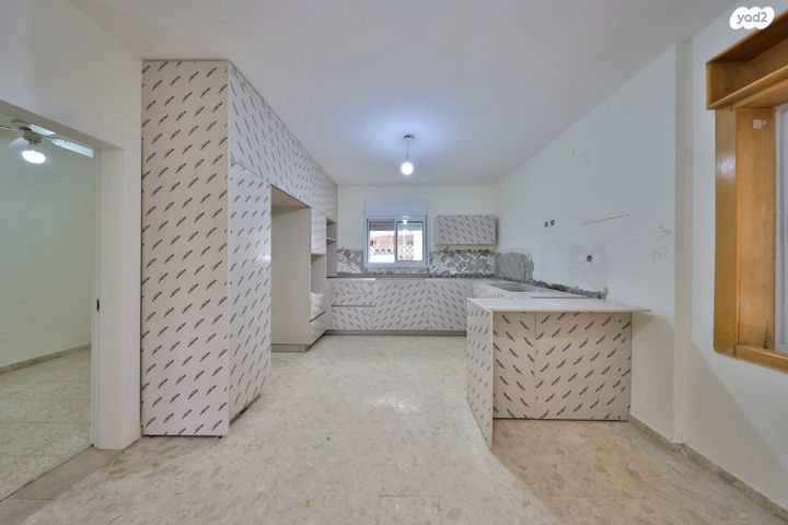 דו משפחתי, בעל שם טוב, מרכז העיר, קרית אתא