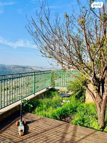 דו משפחתי, נשר, כרמיאל