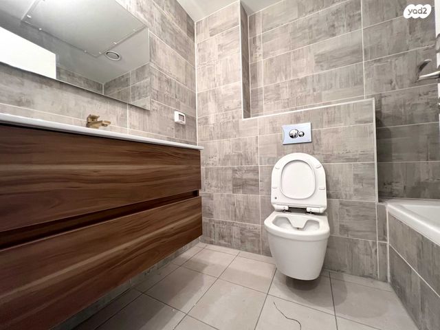 דירה, הרצליה