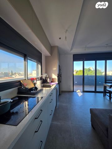 גג/ פנטהאוז, יש"ר מקנדיאה 24, שפירא, תל אביב יפו