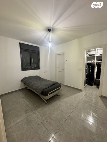 דירה, מרים מזרחי, שעריים, רחובות