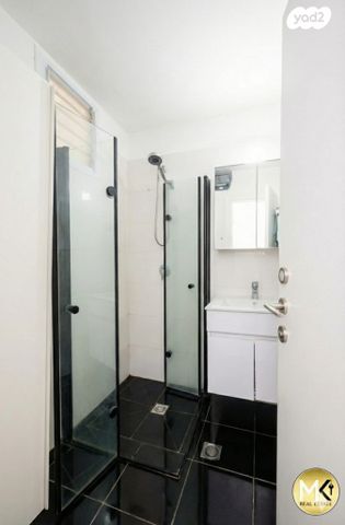 דירה, יחזקאל, פרדס חנה כרכור