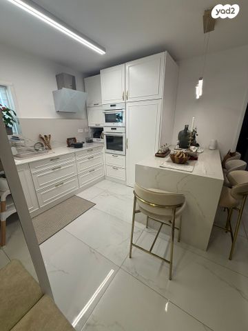 דירה, מרדכי אנילביץ', מרכז העיר, עכו