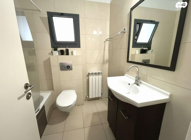 דירה, מסילת ישרים, מחנה יהודה - לב העיר, ירושלים