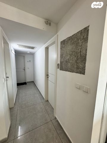 דירה, מרים מזרחי, שעריים, רחובות