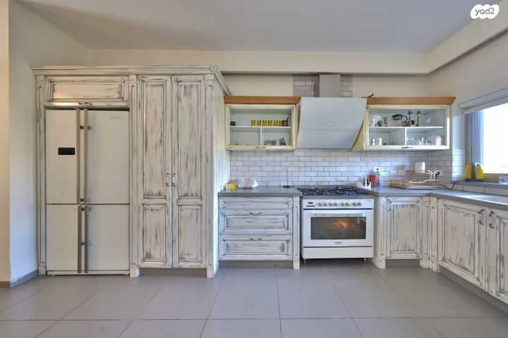 דירת גן, גבעת הרקפות, גבעת תל חי, קרית אתא