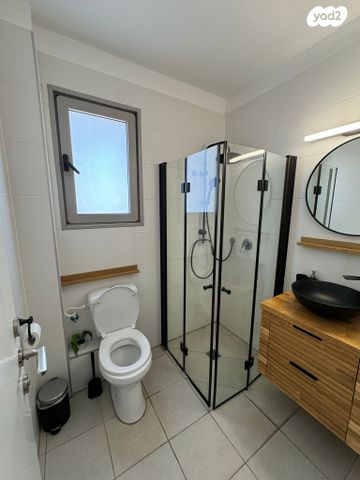 דירה, היוצרים, עיר היין, אשקלון