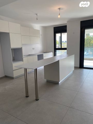 דירה, הוד השרון